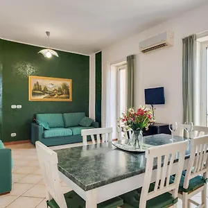 https://roomy-and-bright-apartment-with-balconies-x6.sicilyhotelsitaly.net
